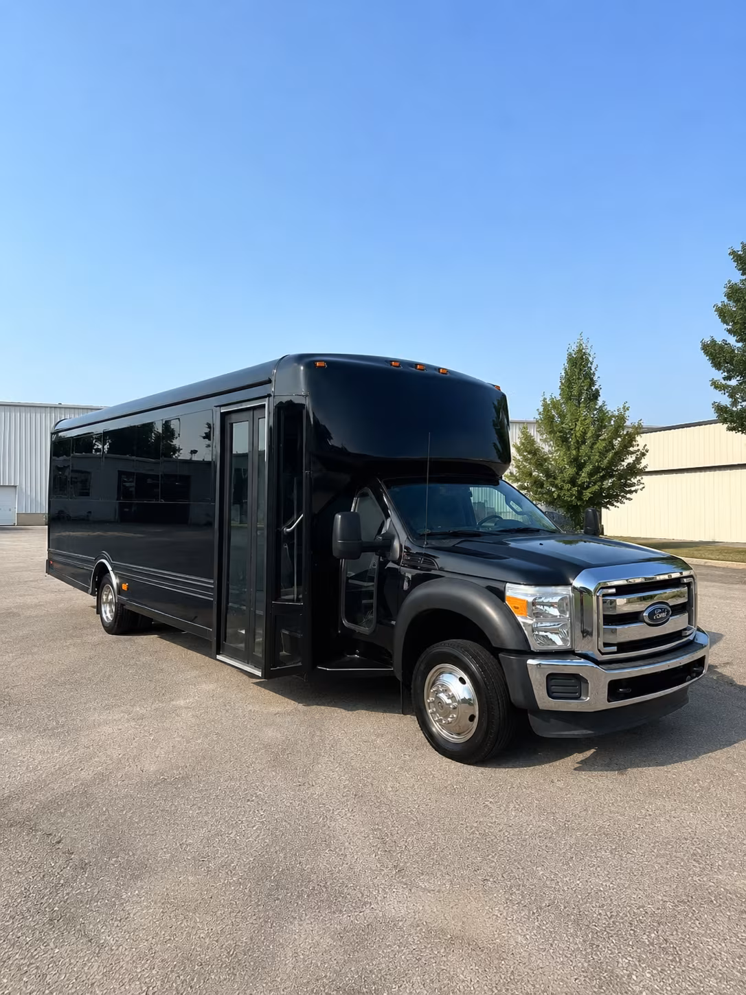 Richardson Winery Tour & Pub Crawl Transportation party bus exterior